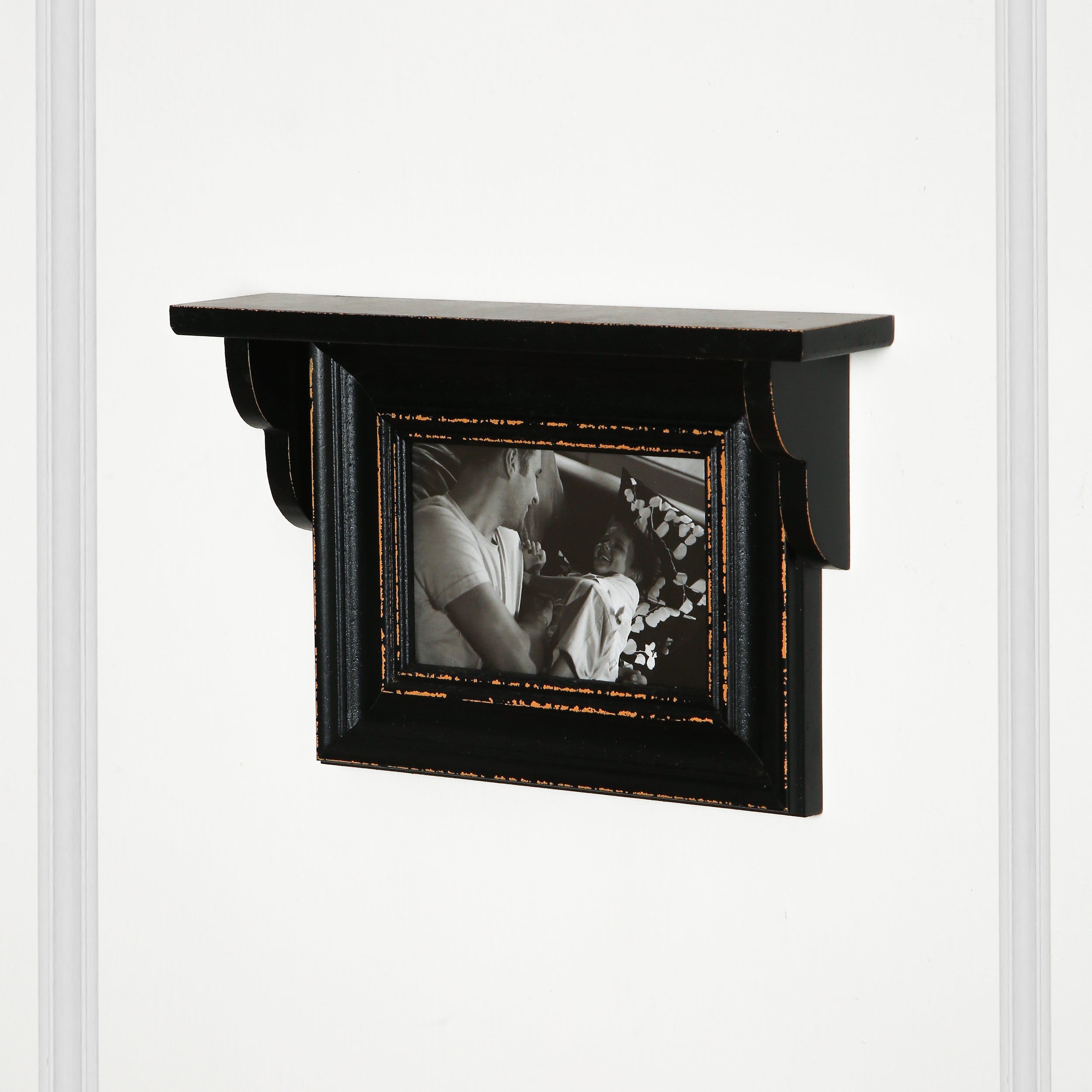 Horizontal photoframe with shelf