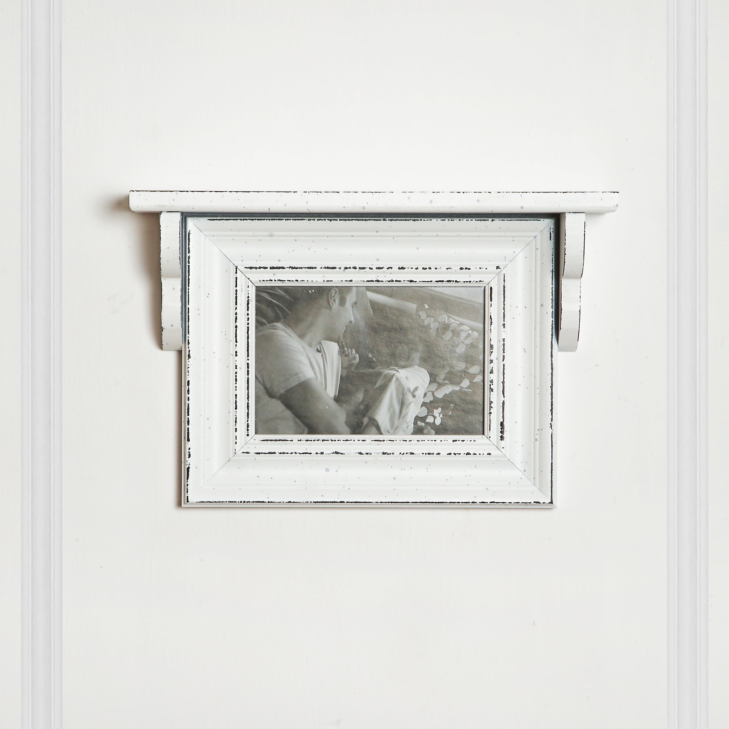 photoframe with wooden shelf- White