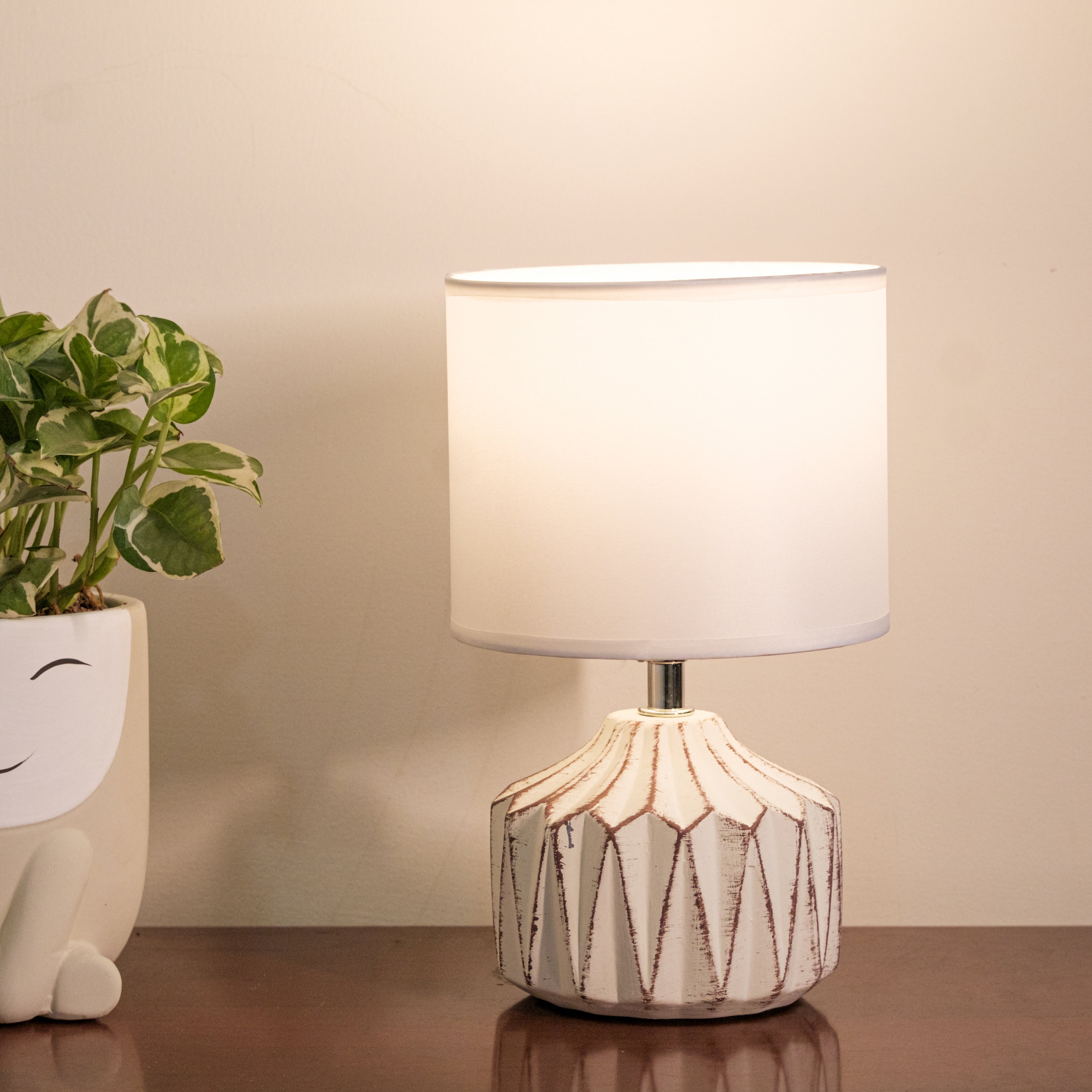 Geometry style table lamp with lamp shade