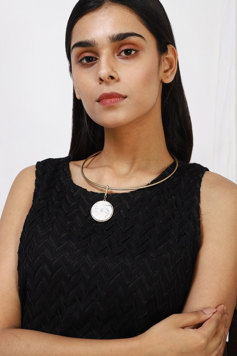 REVERSIBLE METAL BAND ROUND NECKLACE WITH WHITE ITALIAN MOTIVE - Coral Tree