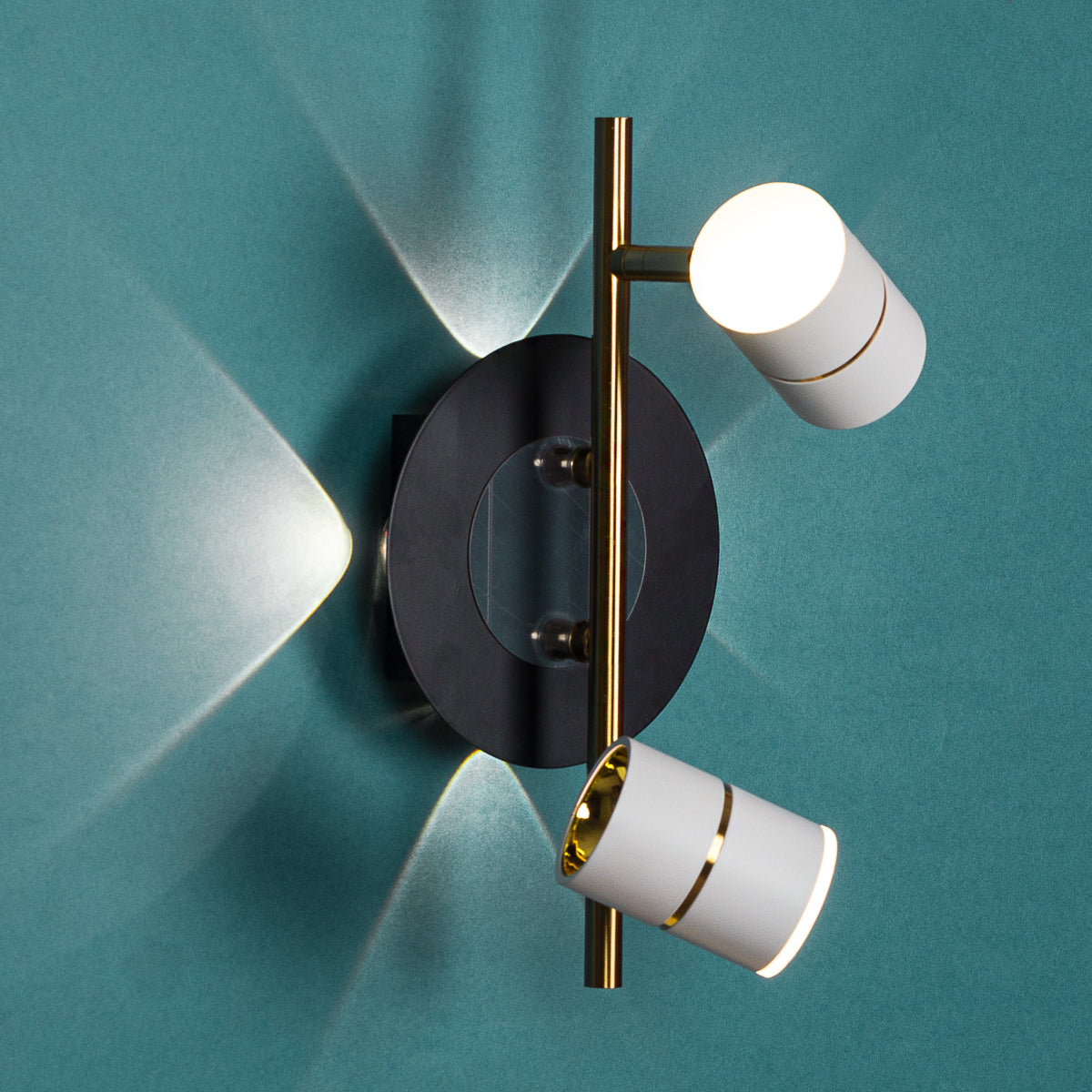 Dual focus with multiple reflection metal Wall Light