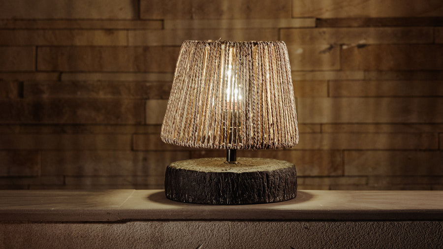 Modern style decorative table lamp