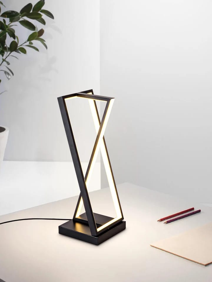 Geomatry style metal table lamp