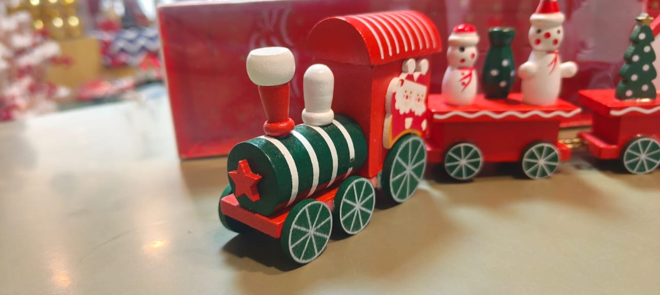 Coral Tree Wooden Christmas Mini Train Set – 24 cm Festive Tabletop Dé