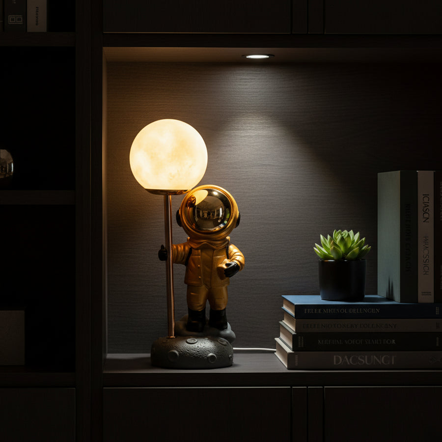 Astronaut Moon LED Table Lamp with Warm Light – USB Powered (31 cm)